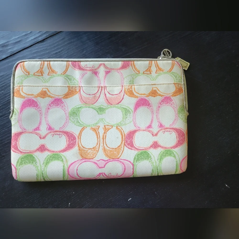 Coach Poppy Classic Multi-color Padded Computer Tablet Laptop Sleeve Case